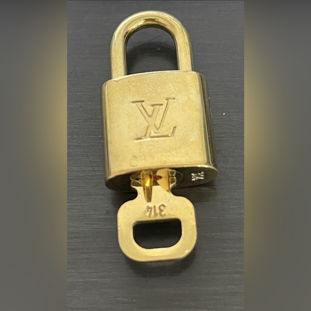COPY - Louis Vuitton Padlock Lock and Key #314